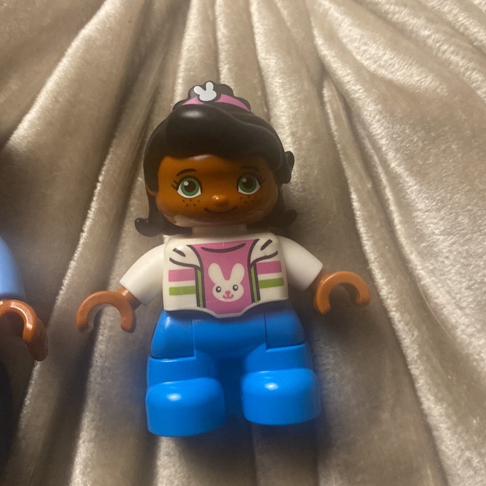 🎀 LEGO DUPLO My Town Family House Dad With Glasses & Little Bunny Girl - Picture 2 of 3